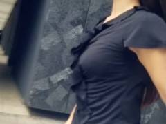 超爆乳ランチタイムOLの爆揺れ乳