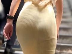 《爆セレブ美女！良アングル階段シーンで突き出す美巨尻》
