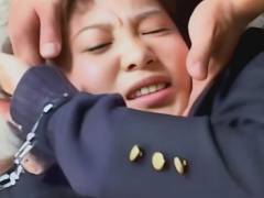 拘束されたJKが男たちのおもちゃにされる。嫌なのに電マの刺激に耐えきれず…！