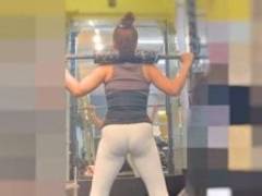 セレブ奥様の超パッツン美尻！スケベなピーマン尻をガニ股で突きだしケツの締まりまでアピールして男を誘惑！下品なレギンス 奥様編