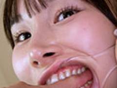 衝撃！奥歯で指を噛むところが丸見えのスペシャル噛みつき！【由良かな】