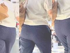 30代後半の熟したデカ尻！パツパツの張りと肉厚ヒップをムニュらせて社内外の男達を挑発！下品なスラックス OL編