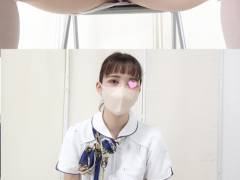 衝撃のノーブラノーパンナース♡ハーフ美女のパイパンマンコぁ?巨乳丸見え♡【逆さ撮り】