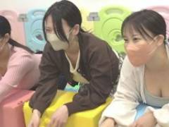 【vol.240前編】ママさんグループ特集！ハイハイ競争でぶるぶる揺れるママおっぱい！