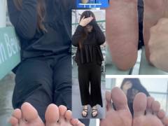 激強！180cm長拭?女26cm足裏くすぐりグーパー足比べ5分