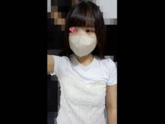 再会した清楚美女を集団でお触り。密室でパンツ脱がせ手マンで絶頂。【美乳/ローアングル】