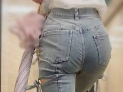 《細くて巨尻！アイドルみたいな可愛い系美女のデニム尻》