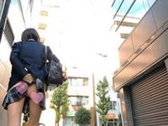 美脚美尻の○Kは無防備見せたがり!街中でスカートめくるし、座ればカメラにTバック見せつけ!_TPC-063