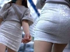 【美尻探訪】タイトスカートが際立たせる、リアル尻曲線と胸ポチ歩行