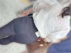 はち切れそうでコブのような美爆尻！自慢のデカケツでパパから金もチポも吸い上げる！ 下品なスキニーチノパン お姉さん編