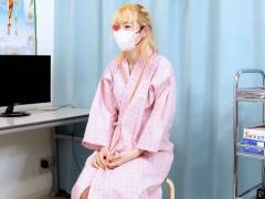 金髪色白美女の美巨乳乳首をおもちゃを使って弄り倒す。研修医も混ざり複数揉み