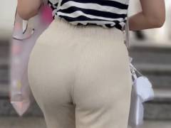 《久々に感じたニットパンツの良さ?！かなりの美尻を持つモデル》