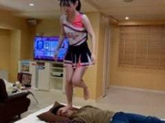 チアガールコスXXXの優しい足餌付け＆顔踏み