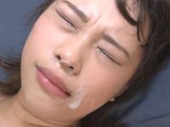 素朴な彼女に巨根男の容赦ないピストンが…‼