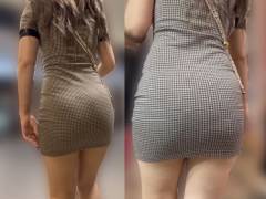 ミニスカワンピースがセクシーなムチムチギャル