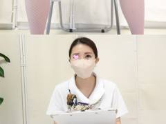 人妻美人ナース♡ローアングルから美乳と純白Tバックが丸見え♡【パンチラ/逆さ撮り】