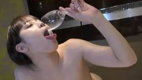 包茎チンポに指入れてグリグリ!最高の快感とはこのこと!!大量の唾を皮に入れてしゃぶり尽くす!最後は濃厚大量ザーメンをごっくん!