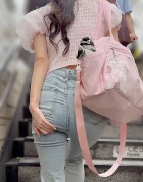 《なんでそんな事を！ほぼアイドルのようなセレブ美女の美巨尻》