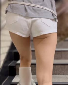 《恥ずかしくななっちゃった！？隠そうとも隠しきれないハミ肉》