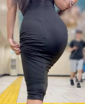 《ミッチミチと巨尻ではち切れそう！鍛え上げた良いカラダのセレブお姉さん》